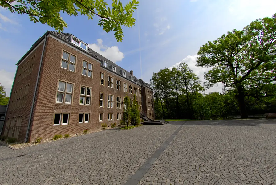 Entspannt im Berufsalltag durch Yoga Entspannt im Berufsalltag durch Yoga