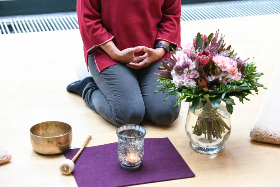 Entspannt im Berufsalltag durch Yoga Entspannt im Berufsalltag durch Yoga