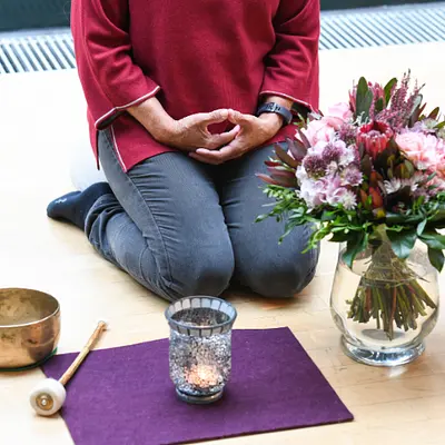 Entspannt im Berufsalltag durch Yoga