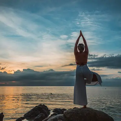 Grüne Oase – Stressprävention und mehr Stärke für Körper und Psyche im herausfordernden (Berufs-)Alltag mit Achtsamkeit in der Natur und Yoga in Dänemark
