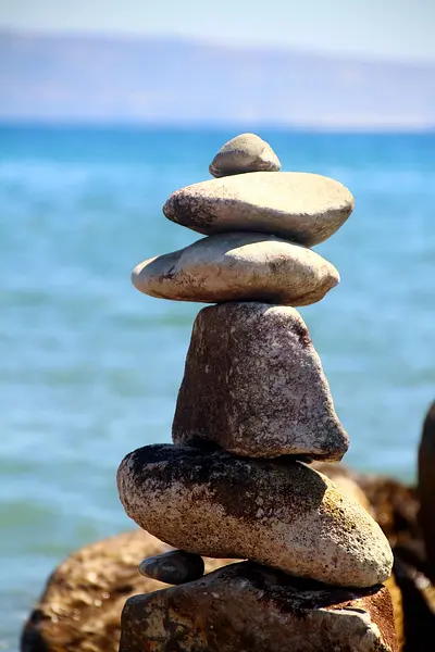 Mentale Stärke und Stressresistenz im Arbeitsalltag – Wege zu innerer Balance und körperlicher Entlastung mit neurozentrierten Methoden