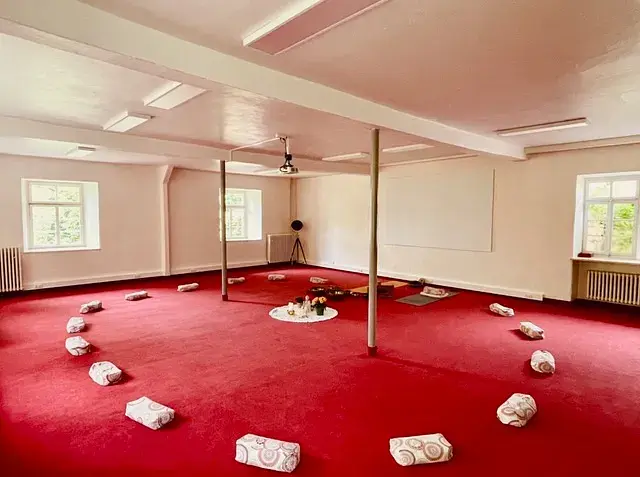 yoga-raum-kloster-retreat-achtsamkeit-entspannung