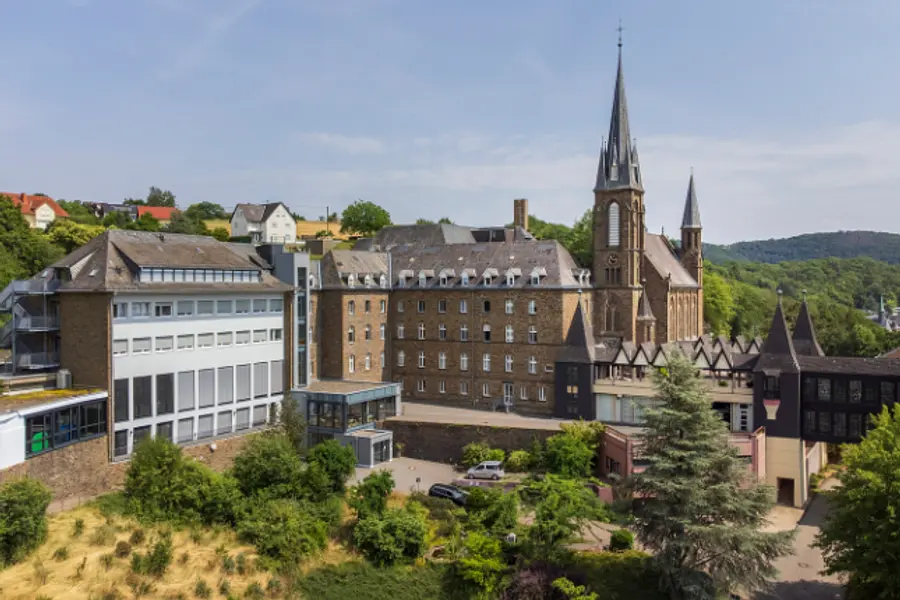 Fit und gesund in 2025 - Fasten, Detox, Yoga und Wandern