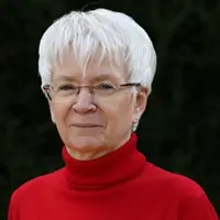 Doris Hinze - Trauma-Yogatherapeutin, Zertifizierte Yogalehrerin  Doris Hinze - Trauma-Yogatherapeutin, Zertifizierte Yogalehrerin