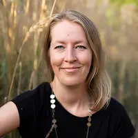 Astrid Seefeld - Yogalehrerin, traumasensible Begleiterin, Human Design Lover & Coachin