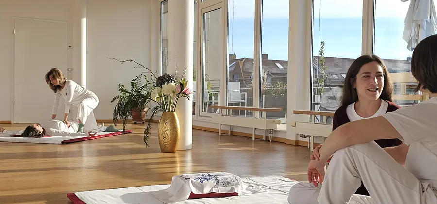 Gesundheit stärken und Stress im Arbeitsalltag bewältigen u.a. mit Shiatsutechniken