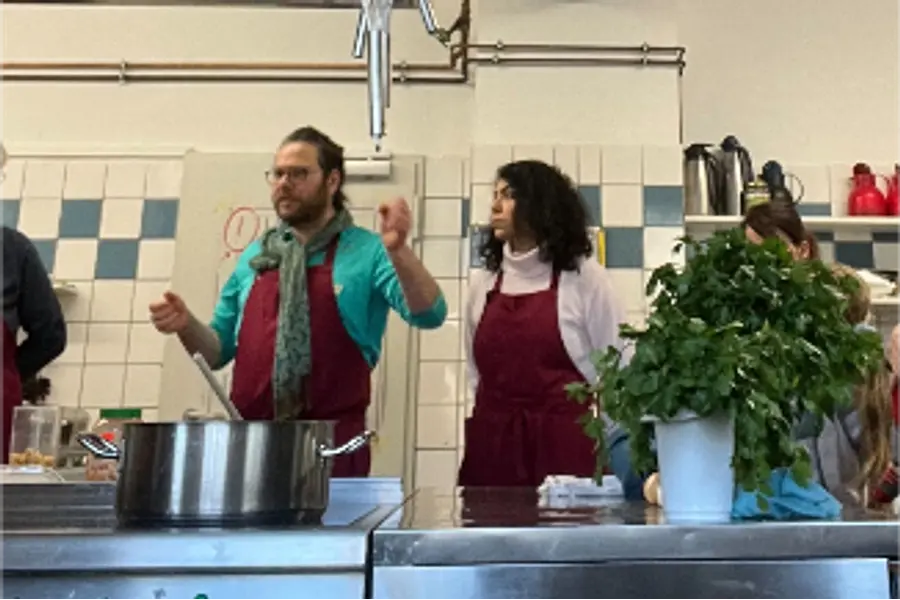 Lecker, klimafreundlich & bezahlbar – nachhaltiges Kochen in Bildungsstätten