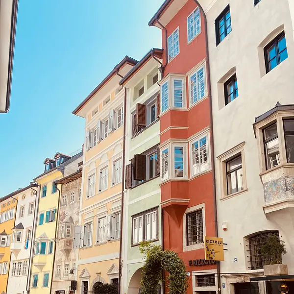 christopher-fowler-iBmV10EFif0-unsplash