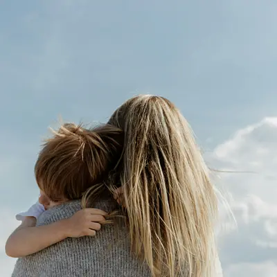 Auftanken für berufstätige Mütter:  Sanftes Yoga & Selbstfürsorge, familienkompatible Kurszeiten