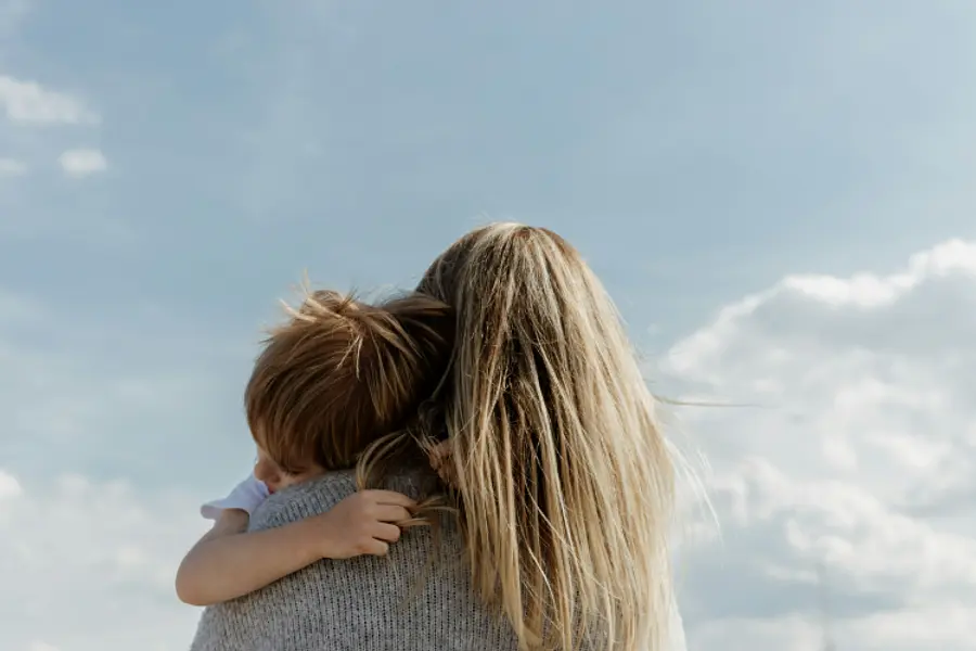 Auftanken für berufstätige Mütter:  Sanftes Yoga & Selbstfürsorge, familienkompatible Kurszeiten