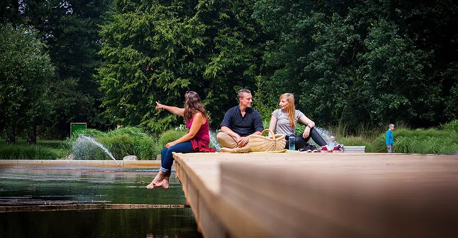 Erlebnis-Kurpark_Pause_am_Gewaesser