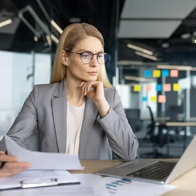 Künstliche Intelligenz im Arbeitsalltag – sicher entscheiden und Verantwortung behalten