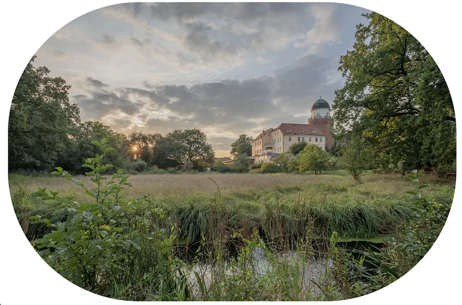 Burghotel Ansicht oval 1