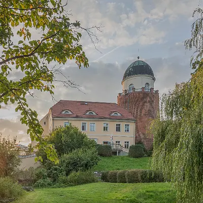 Yoga Ausgleichsübungen am Arbeitsplatz - an der Elbe im Burghotel