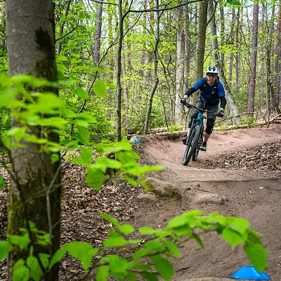 Mountainbiken in Nürnberg und Teamwork im Berufsalltag stärken