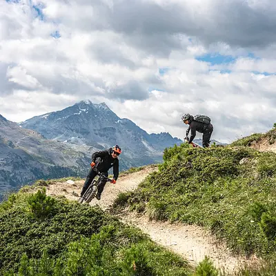 Mountainbiken in St. Moritz und Teamwork im Berufsalltag stärken