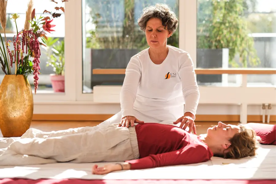 Eigene Potenziale im Unbewussten erkennen: Selbsthypnose und Shiatsutechniken für das Körperbewusstsein