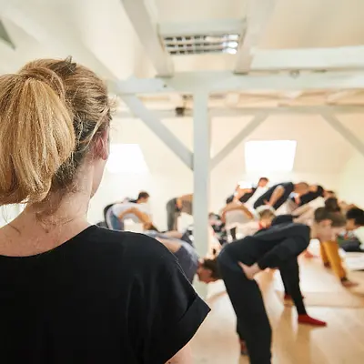 Bewegte Entspannung mit Hatha Yoga – Stress-und Burnout Prophylaxe im Berufsalltag
