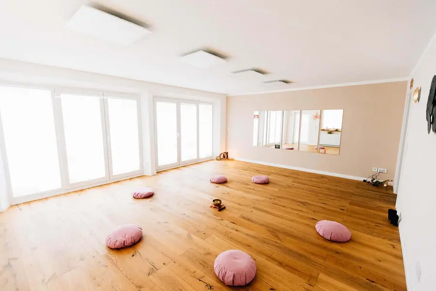 Ganzheitliche Gesundheitsförderung mit Pilates und Entspannung - Die Kraft der Gesundheit für den Arbeitsalltag erleben und mehren