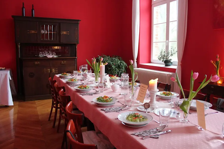 Salon.Tisch_-scaled-1