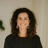 Saskia Schreiber - Yogalehrerin, Embodiment Coach, Heilpraktikerin für Psychotherpaie