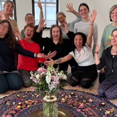 Kinderyogalehrer*in: Gesundheitsförderung und Resilienzstärkung bei Kindern und pädagogischen Fachkräften im institutionellen Kontext – Methodisch-didaktische Weiterbildung für pädagogische Fachkräfte 