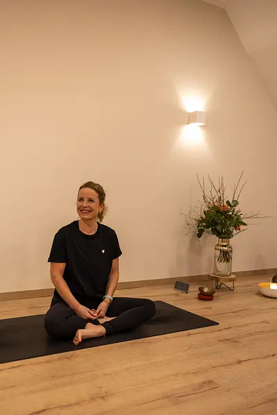 Kinderyogalehrer*in: Gesundheitsförderung und Resilienzstärkung bei Kindern und pädagogischen Fachkräften im institutionellen Kontext – Methodisch-didaktische Weiterbildung für pädagogische Fachkräfte 