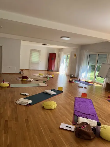 Resilient im Beruf - mentale Stärke fördern mit sanftem Yoga, Atemschulung und Meditation