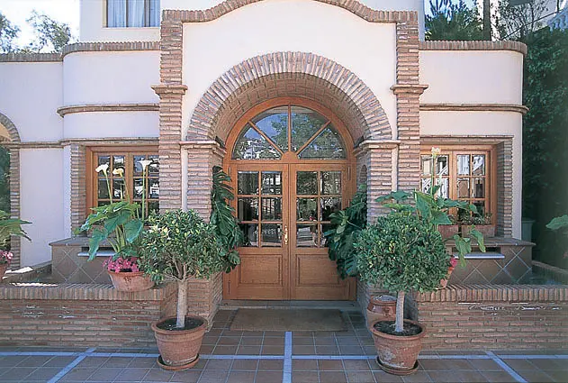 03 Club Hispanico the entrance