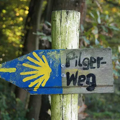 Resilienztraining durch Wandern auf historischen Pilgerwegen - 5 Tage auf dem Weg zu Dir Resilienztraining durch Wandern auf historischen Pilgerwegen - 5 Tage auf dem Weg zu Dir
