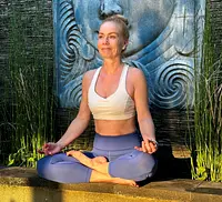 Bettina Linn - Yogalehrerin AYA Bettina Linn - Yogalehrerin AYA