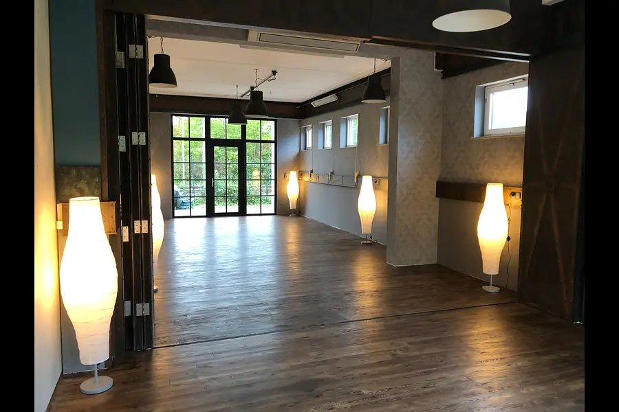 Business Yoga am Arbeitsplatz zur Reduktion von Stress, als Burnout-Prävention und zur Stärkung der Resilienz in einer schnelllebigen Zeit des Wandels Business Yoga am Arbeitsplatz zur Reduktion von Stress, als Burnout-Prävention und zur Stärkung der Resilienz in einer schnelllebigen Zeit des Wandels