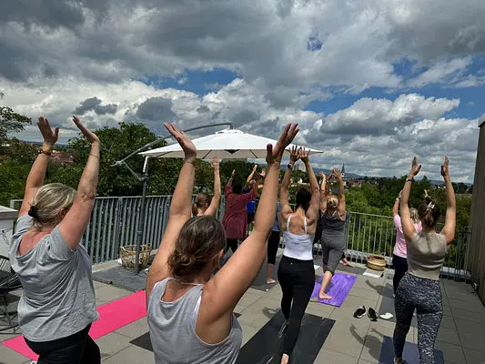 “Mit QUEER geht’s up!” Dein Allrounder für Ernährung, Stressmanagement/Resilienz und Bewegung (Yoga) - Stressbewältigung im Mainzer Zollhafen “Mit QUEER geht’s up!” Dein Allrounder für Ernährung, Stressmanagement/Resilienz und Bewegung (Yoga) - Stressbewältigung im Mainzer Zollhafen